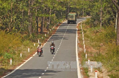 Nhọc nhằn khắc phục sạt lở tuyến đường Đông Trường Sơn ảnh 1
